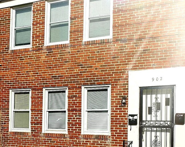 Building Photo - 902 Saint Dunstans Rd Unit 1