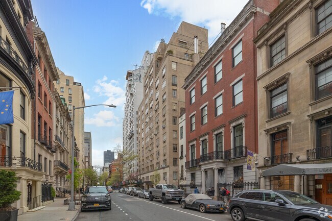 Photo - 44 E 67th St