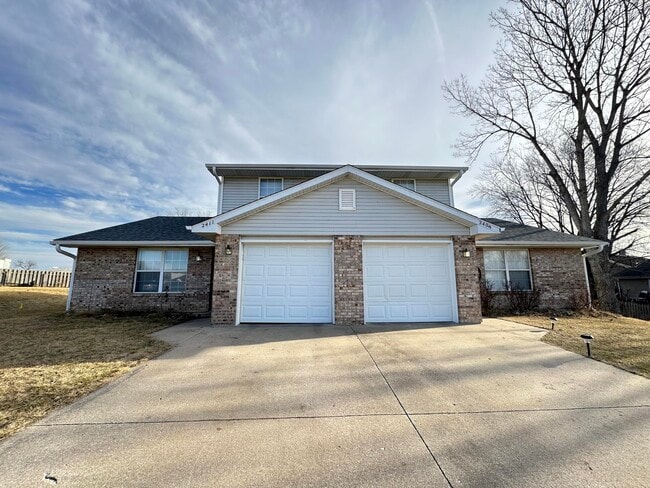 Building Photo - 2411 Carnation Dr