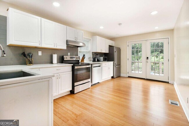 Photo - 361 Adelle St SE