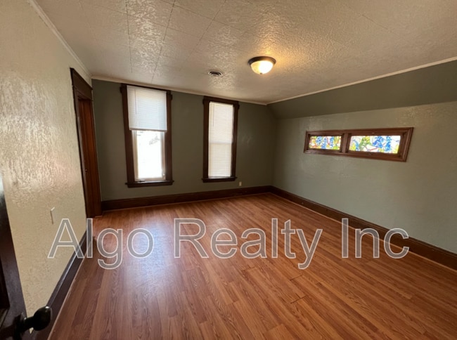 Photo - 1040 Jessie St
