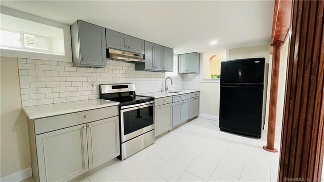 Building Photo - 31 Brainerd Rd Unit Lower level