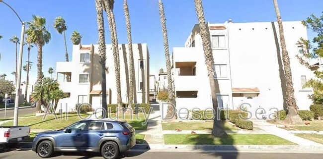 Building Photo - 205 19th St Unit #B