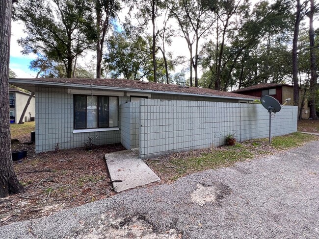 2288 - Holly Heights - 2288 - Holly Heights Apartment Unit A