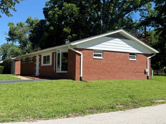 2021 Delores St
