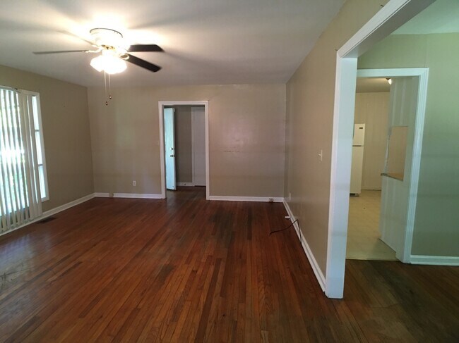 Photo - 307 32nd E Pl