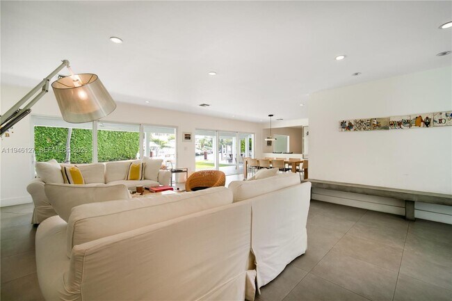 Photo - 861 Harbor Dr