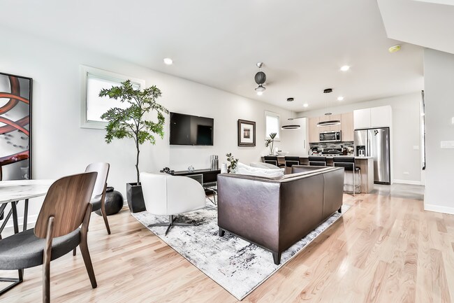 Photo - 6115 S University Ave Unit 4