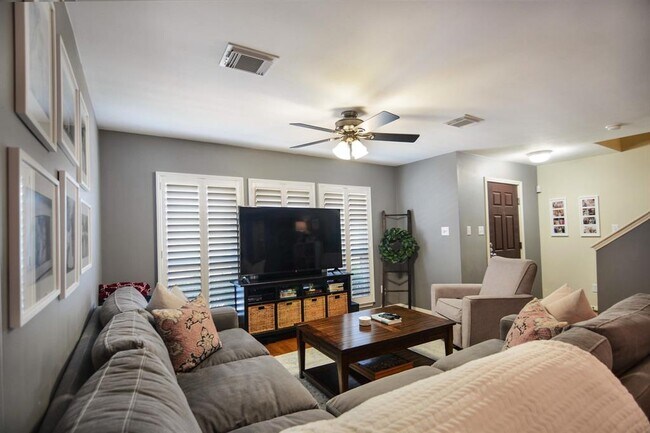 Photo - 1523 Cook St