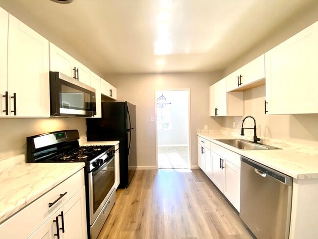 Photo - 2017 N Winstel Blvd