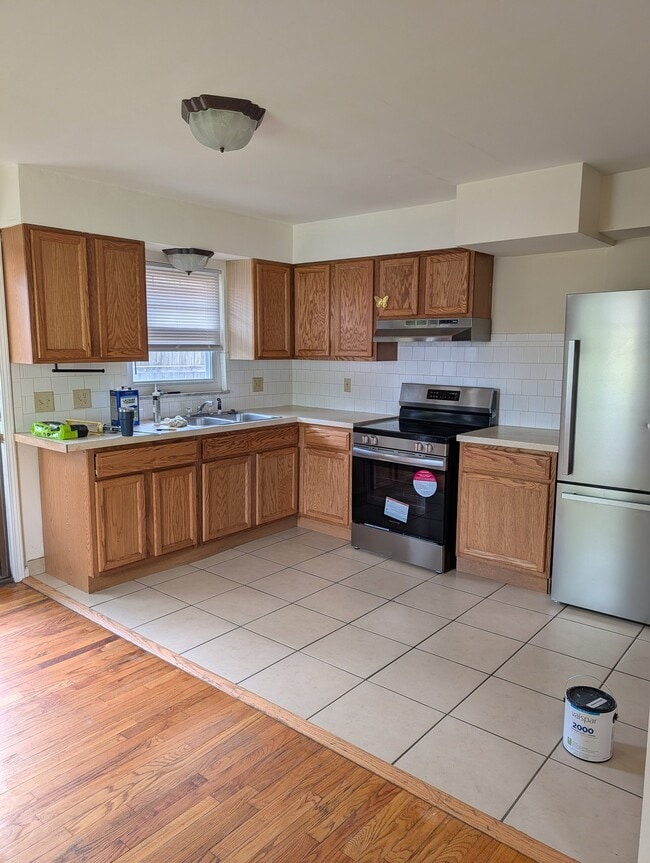 Photo - 885 E N Broadway St