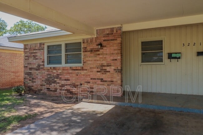 Photo - 3221 33rd St