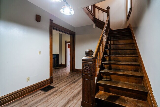 Photo - 1250 Indianola Ave