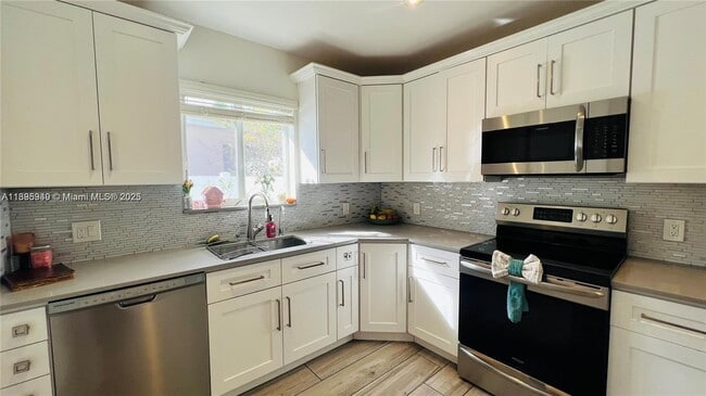 Photo - 911 N 14th Ave