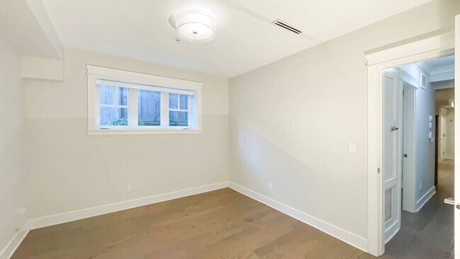 1973 12th Av W