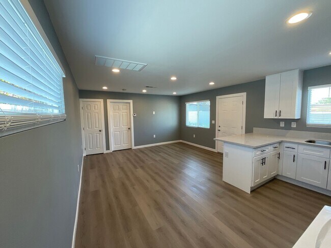Photo - FRIENDS PROPERTY Unit 8336