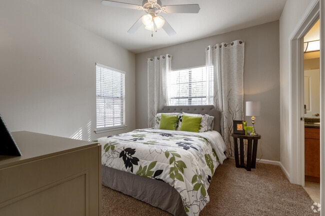 2BR, 2BA - 1,098SF