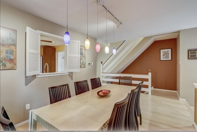 Photo - 909 Winchester Ct