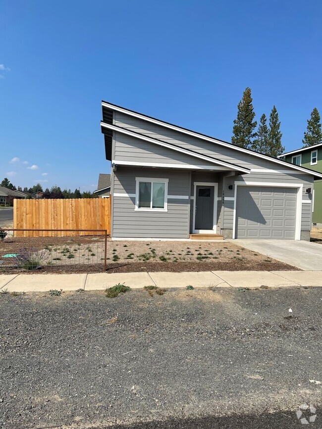 Building Photo - Newer Home in Great Neighborhood