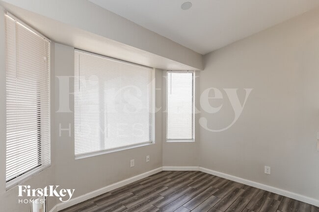 Photo - 619 W Wescott Dr