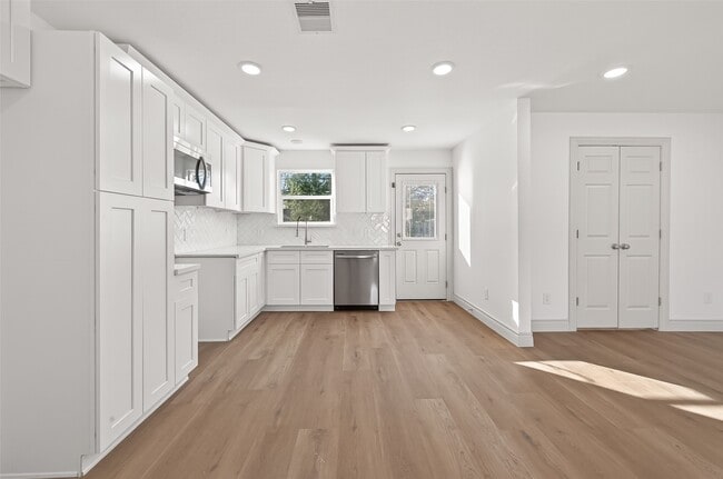 Photo - 1823 Chippendale Rd