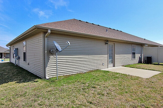 2413/2415 Travelers Way