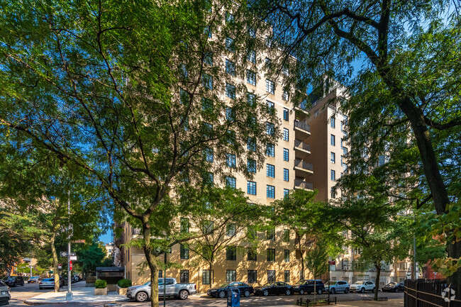 Photo - Dicker Residence Hall, Brooklyn Law School Apartments