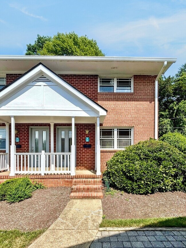 Building Photo - 3109 N Parham Rd Unit APT 20