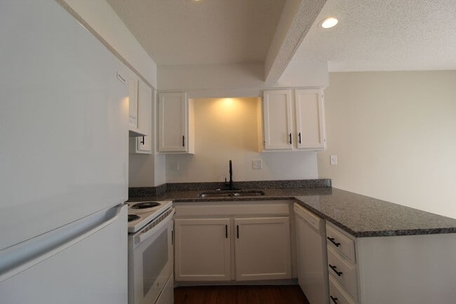 Photo - Updated 2 Bedroom 1.5 Bath Duplex In Olathe