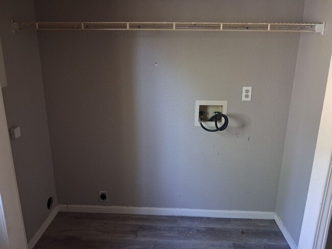 Photo - 1010 N Elm St