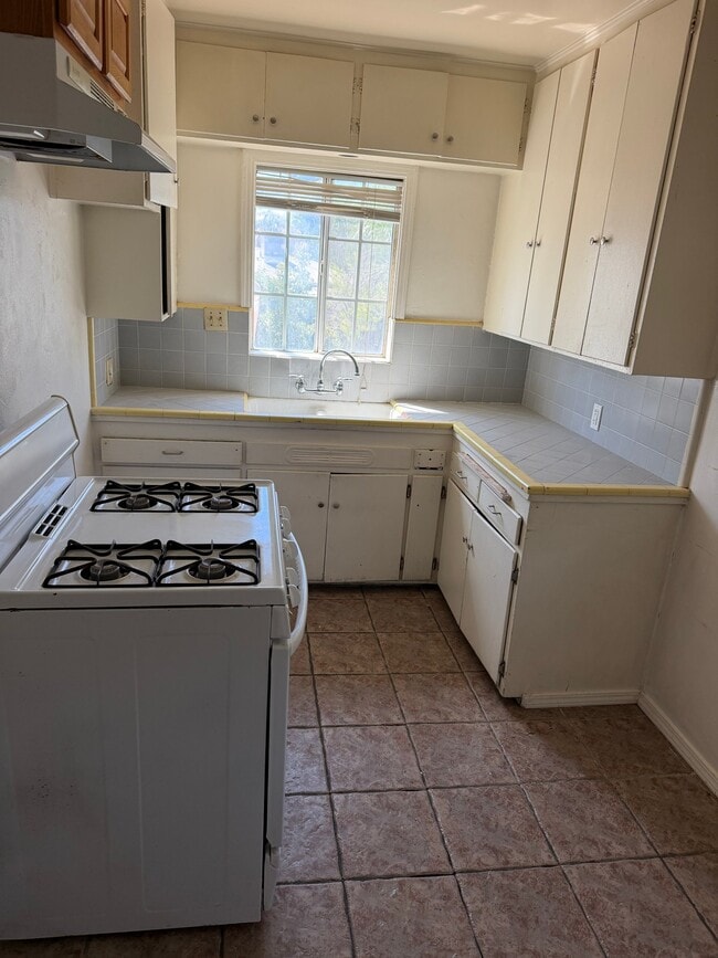 Building Photo - 917 Chester Pl Unit 4
