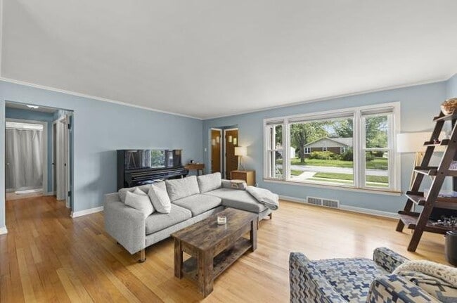 Photo - 18466 Gottschalk Ave