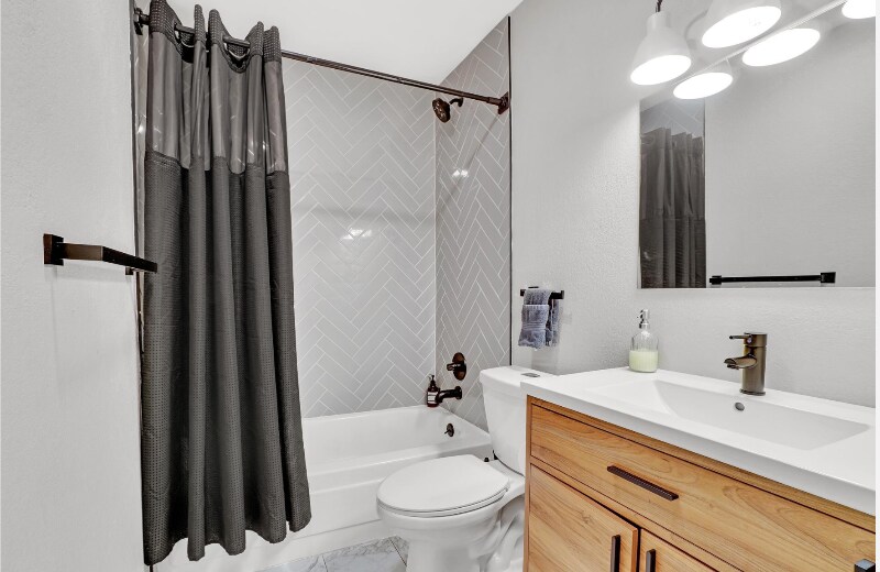 Photo - 6199 Webster St