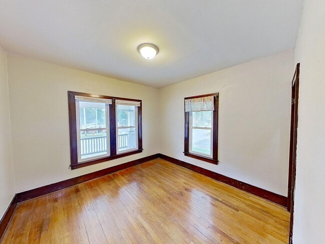 Photo - 709 E Main St