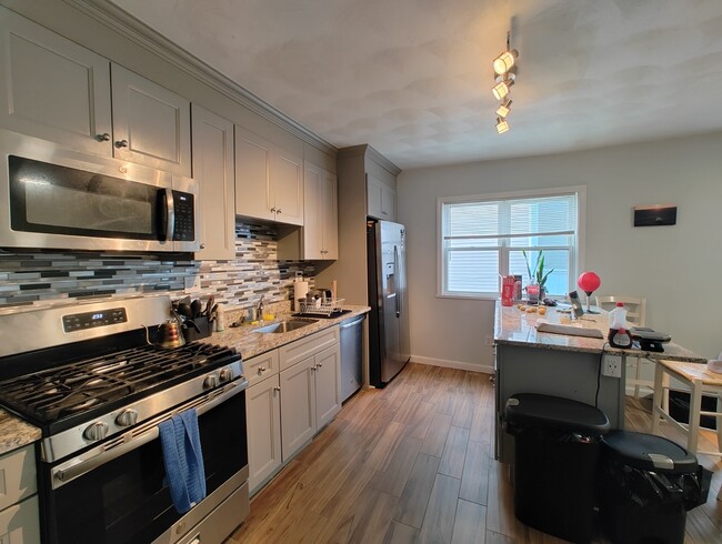 Building Photo - 50 Derby St Unit #2