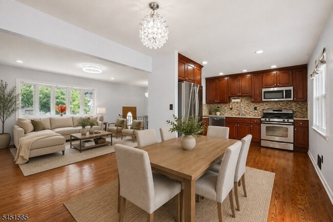 Photo - 18 Deerwood Ave