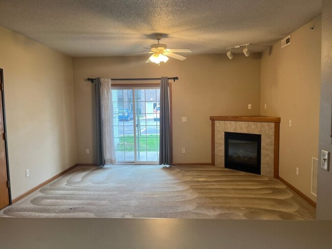 Photo - 2 BED 2 BATH - Available Fall 2026 Unidad 1