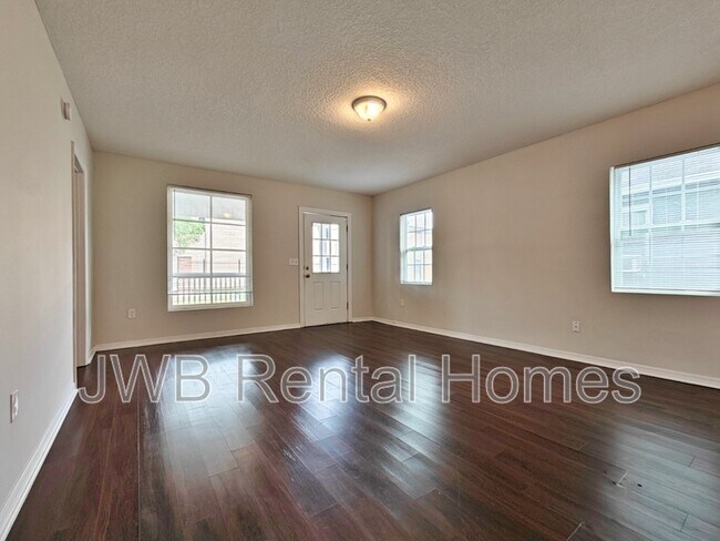 Photo - 1728 6th St W