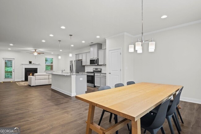 Building Photo - 2779 White Oak Ln