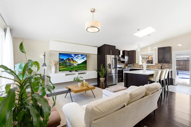 Building Photo - 3210 Lawrence Ave E