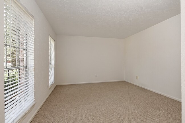 Photo - 35 Berryfrost Ln