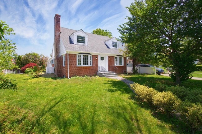 Photo - 83 Ingraham Blvd House