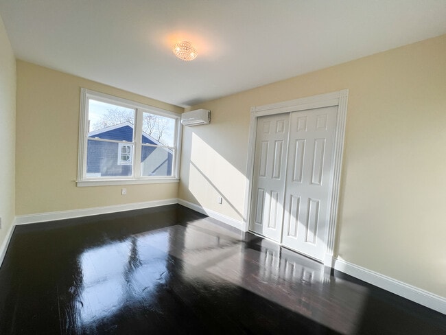 Photo - 33 Conklin St Unidad 2nd floor