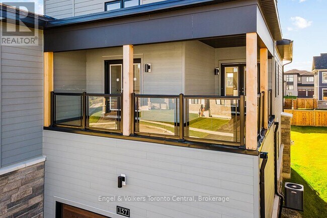 Photo - 157 Springside Cres