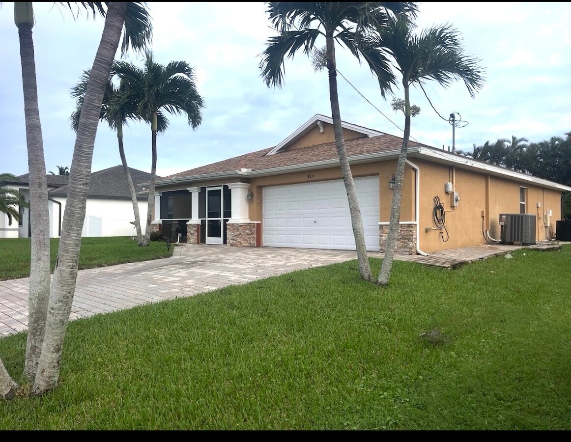 Photo - 829 SW 37th Ter