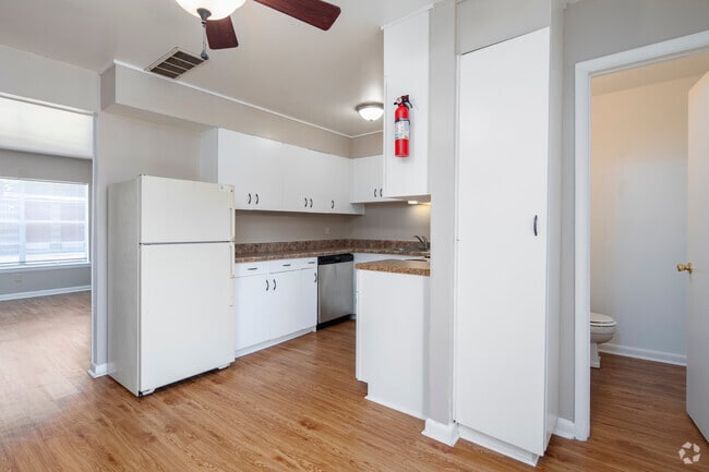 2 BR, 1.5 BA, 1,100 SF