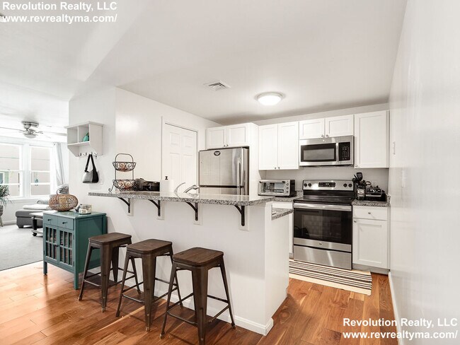 Building Photo - 165 W 6th St Unit A Rental