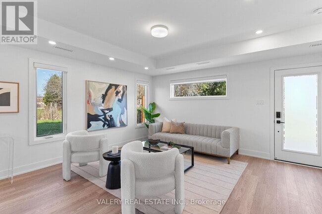 Photo - 15 Acorn Ave