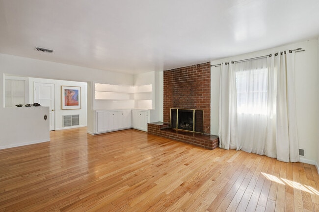 Building Photo - 23265 Leonora Dr Rental