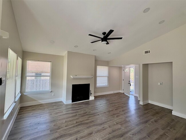Photo - 1103 Stratford Cove